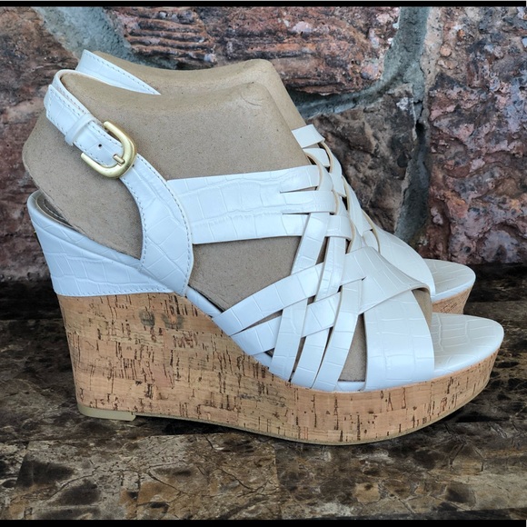 NEW GUESS Haela Wedge Sandals - Picture 4 of 11